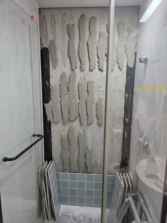 샤워부스 전체 타일 재시공 시공 전 사진